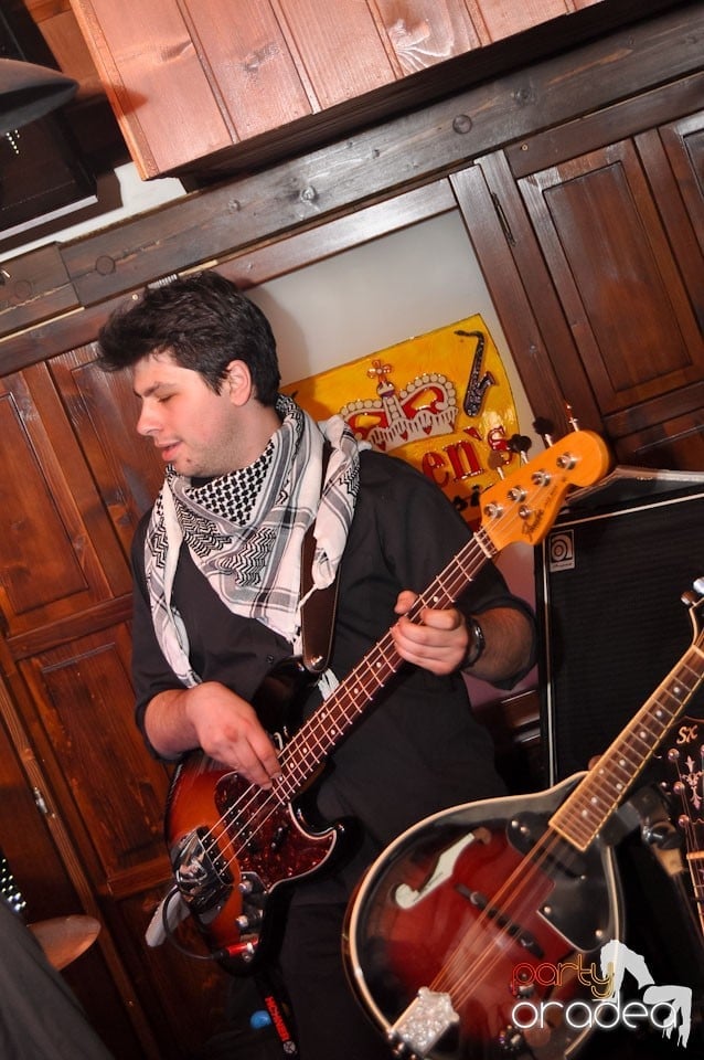 Mike Godoroja & Blue Spirit în Queen's, Queen's Music Pub