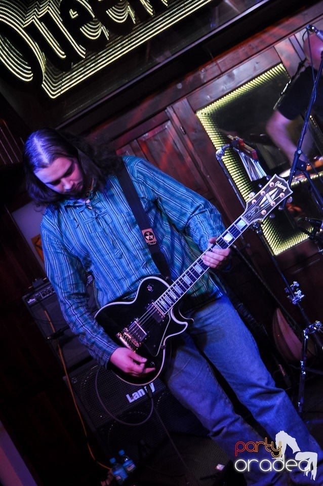 Mike Godoroja & Blue Spirit în Queen's, Queen's Music Pub