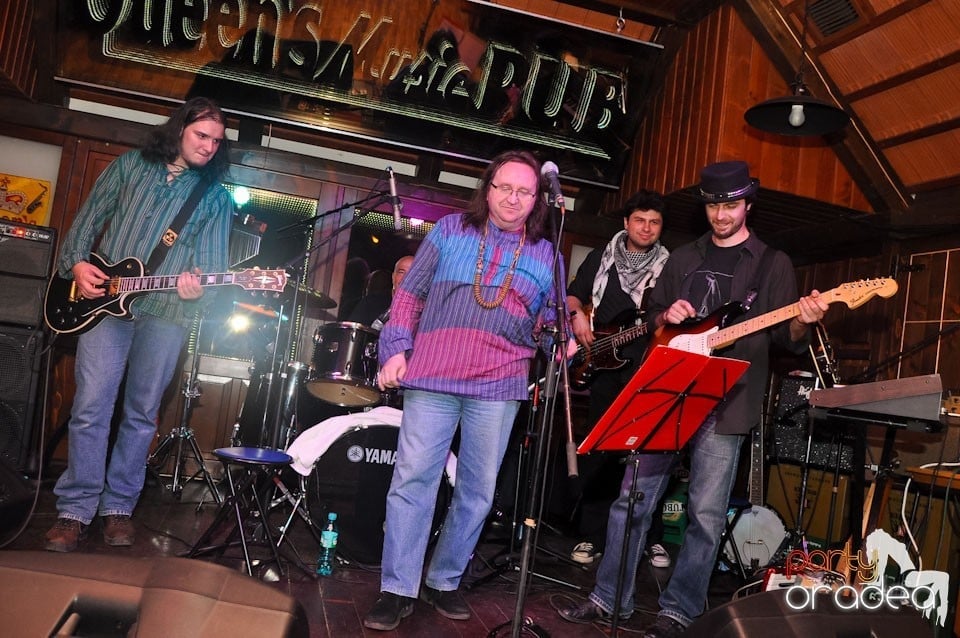 Mike Godoroja & Blue Spirit în Queen's, Queen's Music Pub