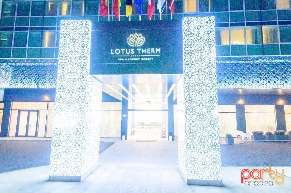 Moş Nicolae la Hotel Lotus, Hotel Lotus
