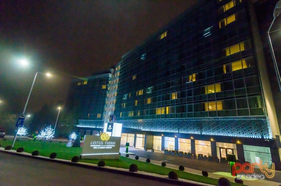 Moş Nicolae la Hotel Lotus, Hotel Lotus