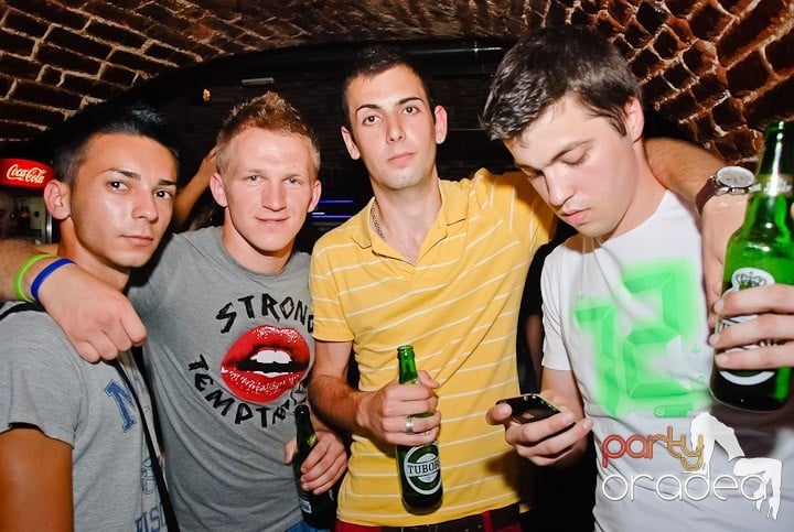 Multă adrenalină în Club Escape, 