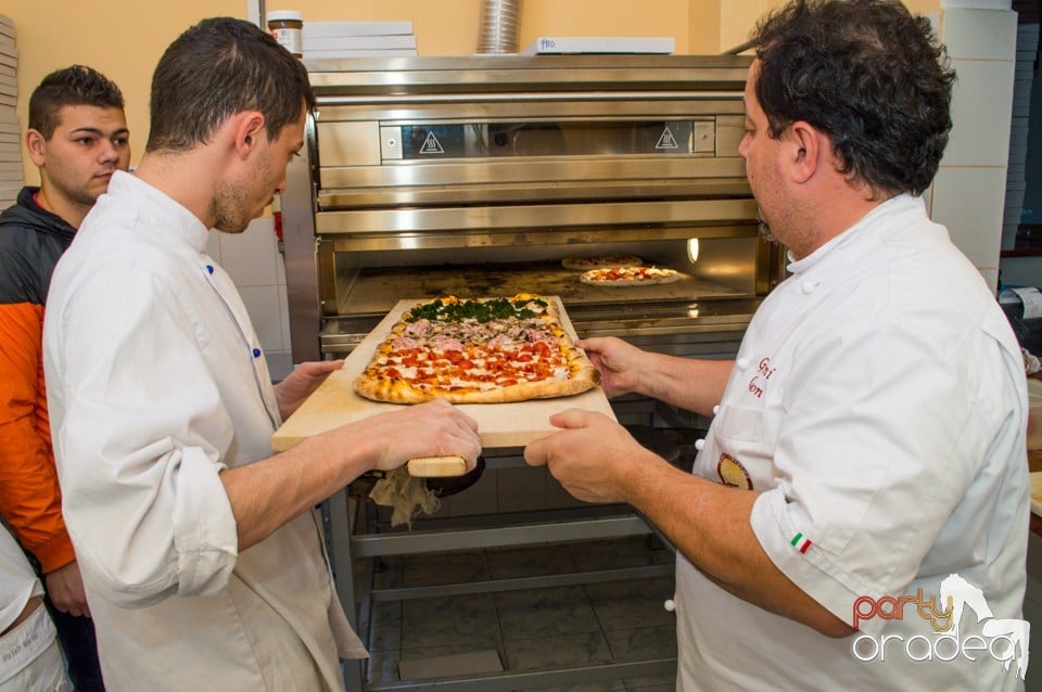 Multiplul Campion Mondial la Pizza, Old Mill