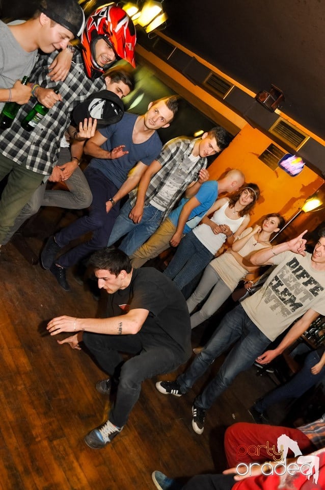 Muzic şi dans cu adevărat în Lord's Pub, Lord's Pub