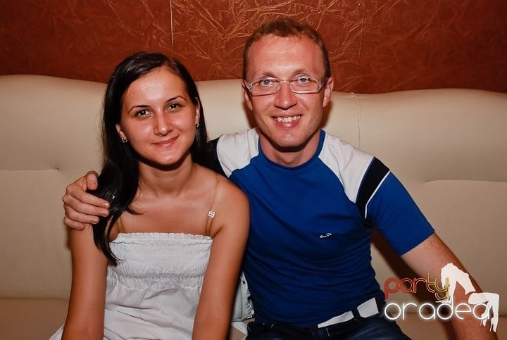 Muzică, distracţie şi voie bună în Club Seven, 