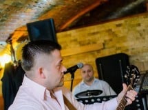 Muzică live alături de Trupa West