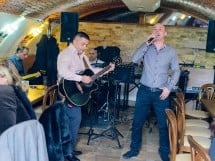Muzică live alături de Trupa West