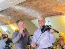 Muzică live alături de Trupa West
