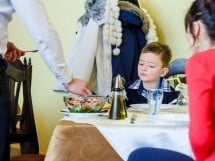 Muzică live în Restaurant Emporium