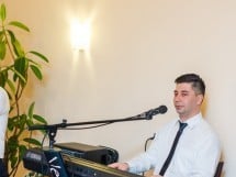 Muzică live în Restaurant Emporium