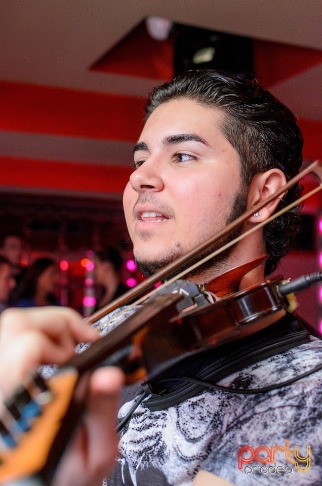 Muzică live la Club Life, 