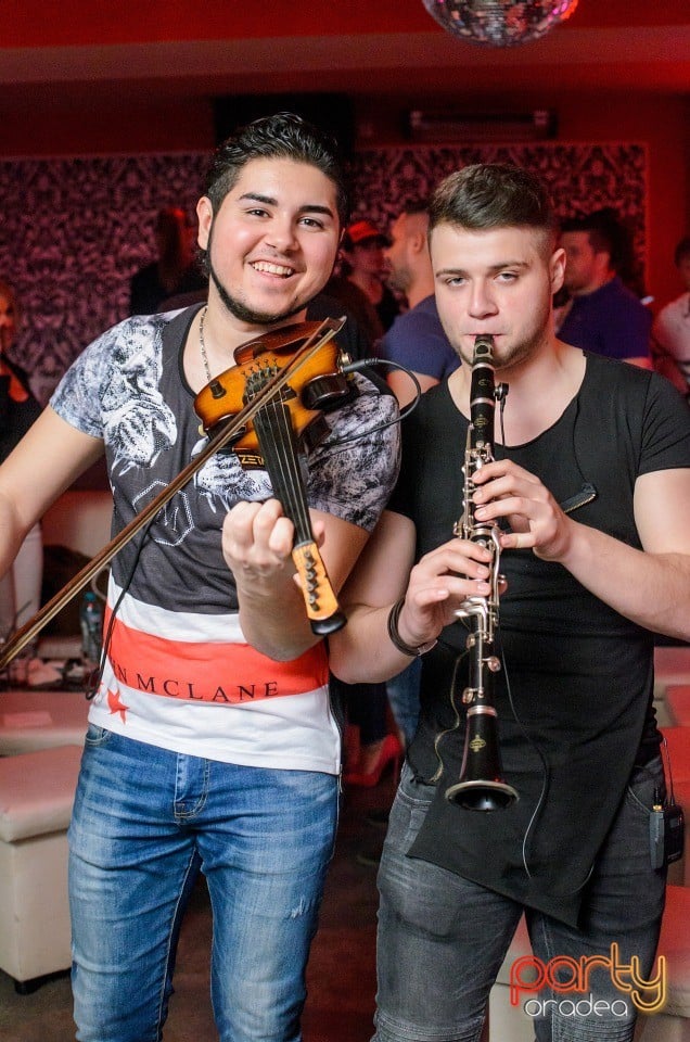 Muzică live la Club Life, 