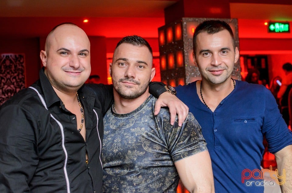 Muzică live la Club Life,