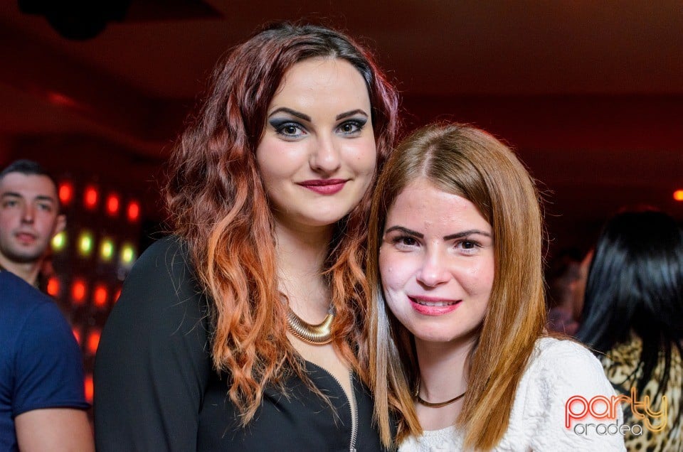 Muzică live la Club Life,