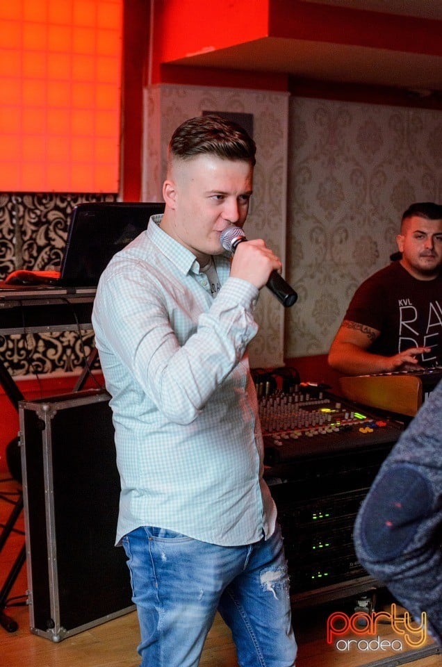Muzică live la Club Life,