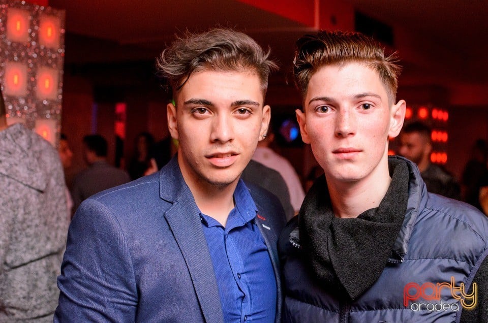 Muzică live la Club Life,