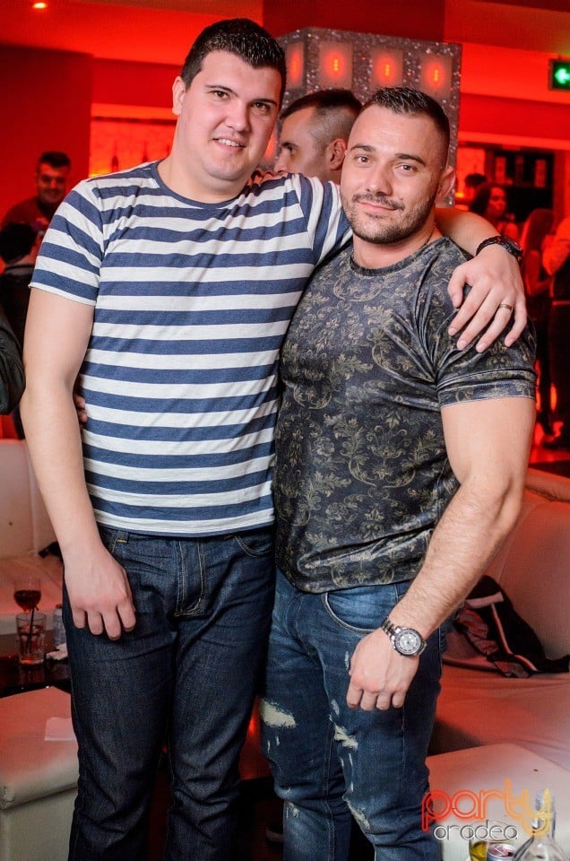 Muzică live la Club Life,