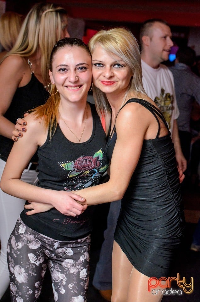 Muzică live la Club Life,
