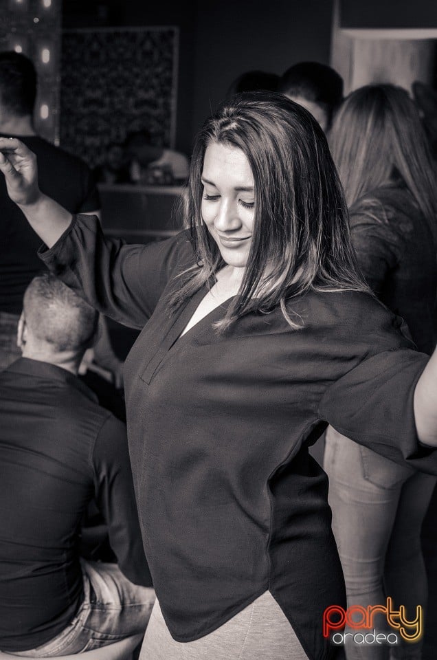 Muzică live la Club Life,