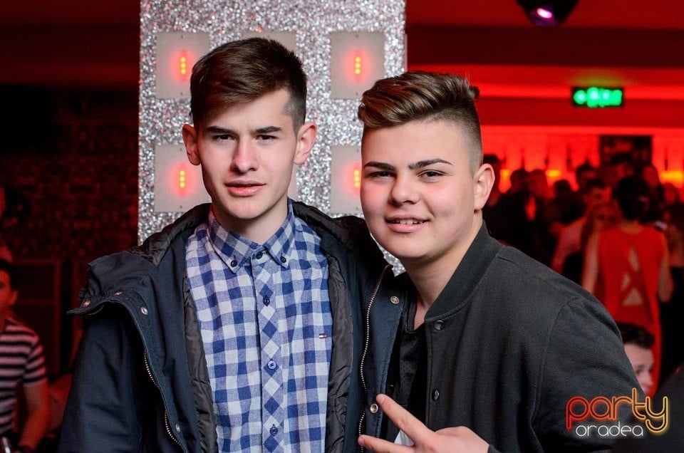 Muzică live la Club Life,