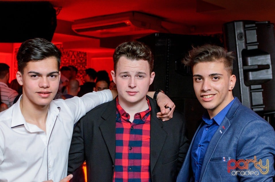 Muzică live la Club Life,