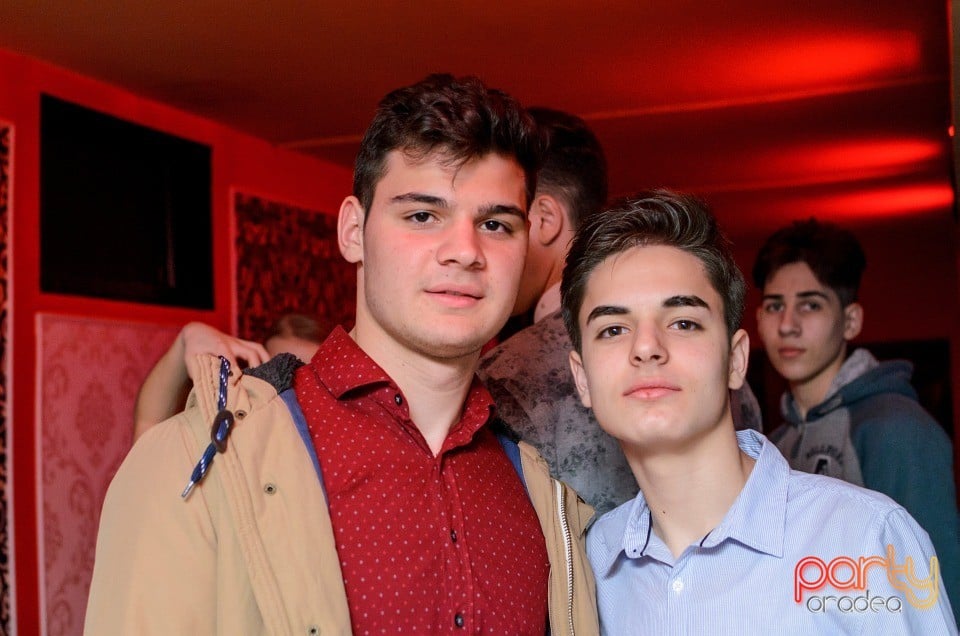 Muzică live la Club Life,