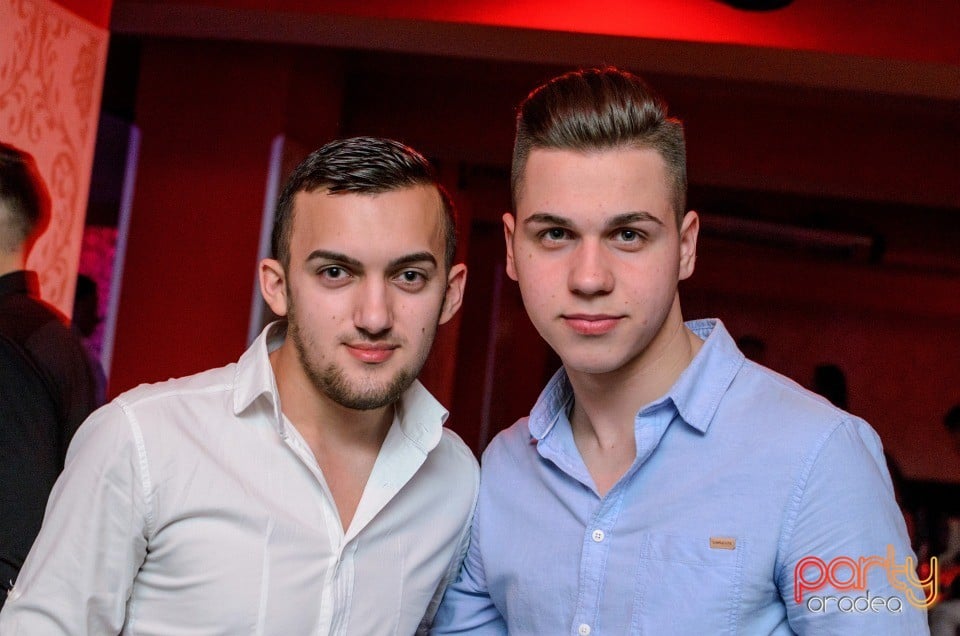 Muzică live la Club Life,