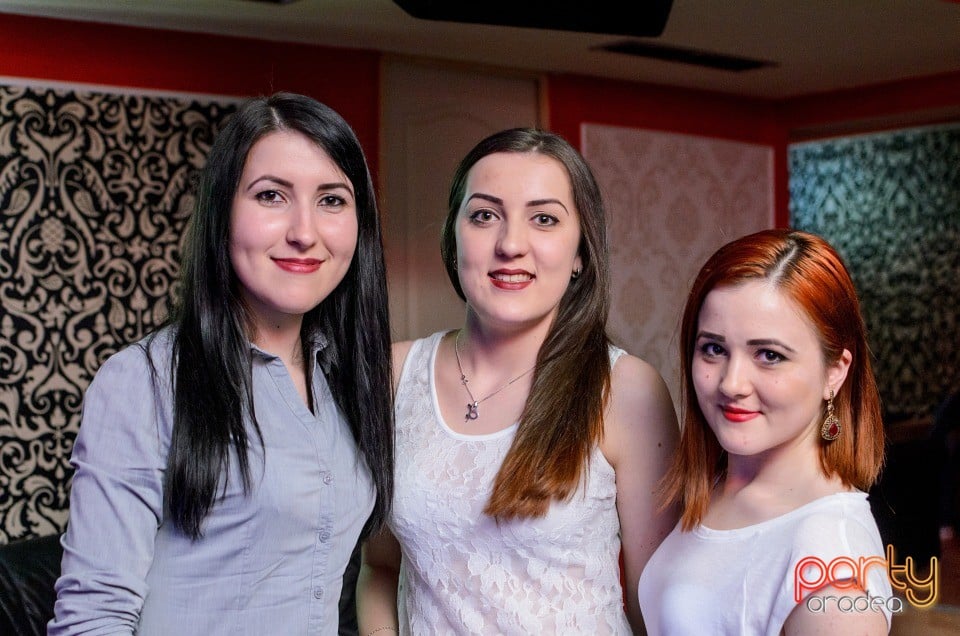 Muzică live la Club Life,