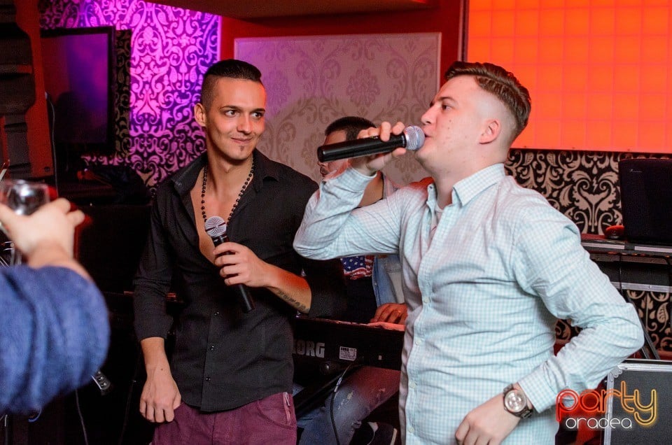 Muzică live la Club Life,