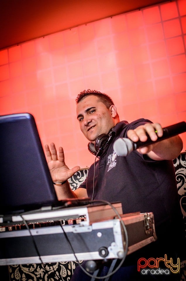 Muzică live la Club Life,