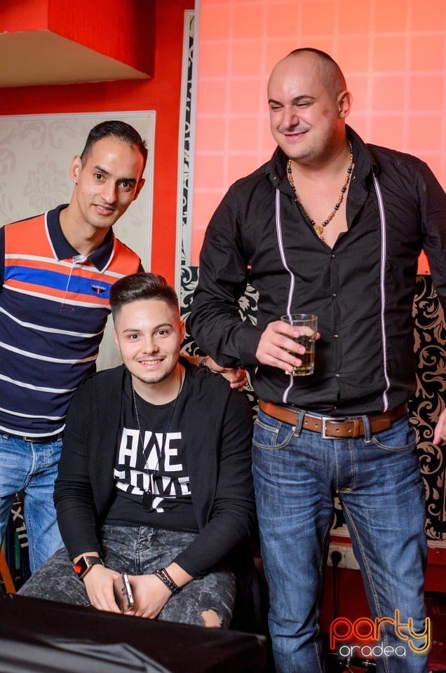 Muzică live la Club Life,