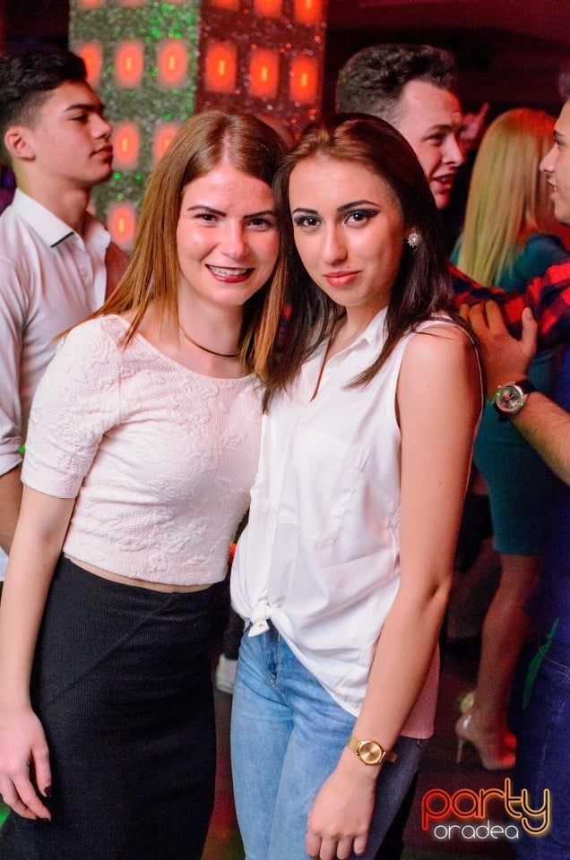 Muzică live la Club Life,