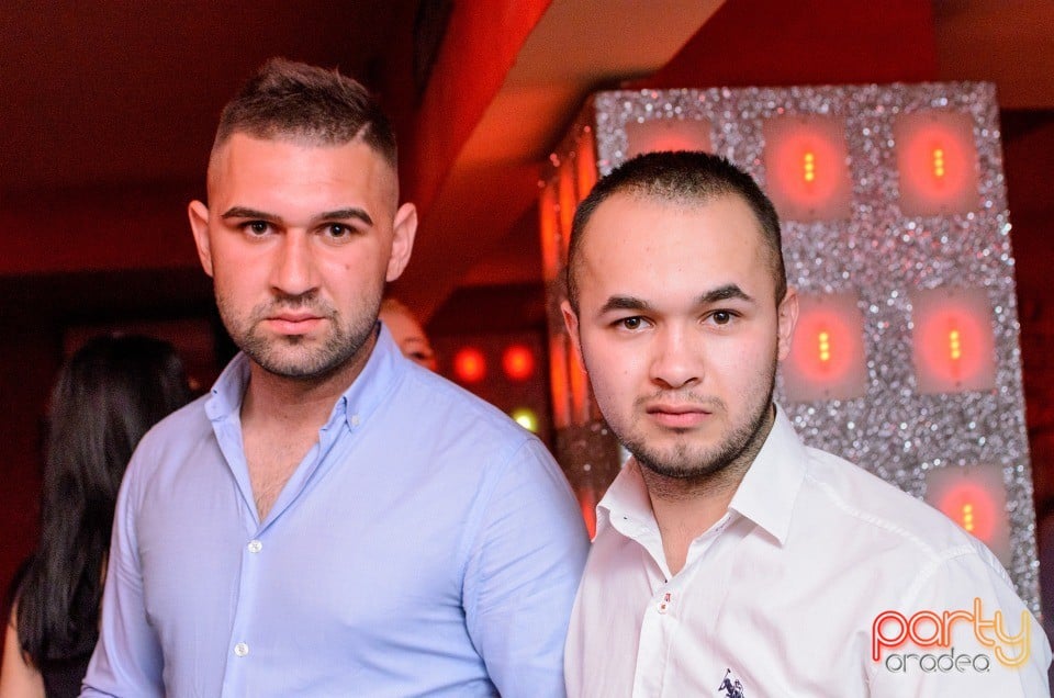 Muzică live la Club Life,