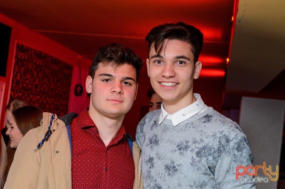 Muzică live la Club Life,
