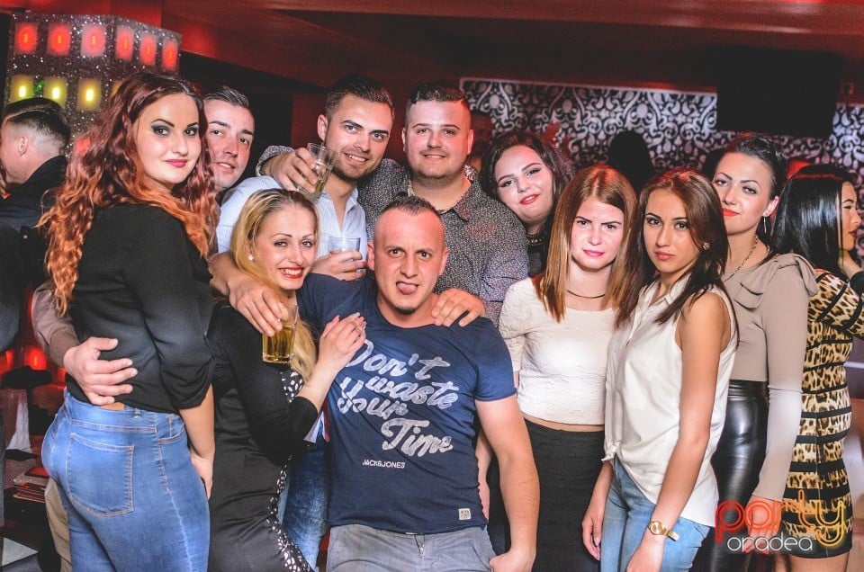 Muzică live la Club Life,