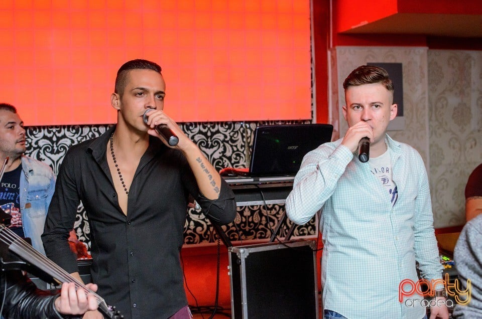 Muzică live la Club Life,