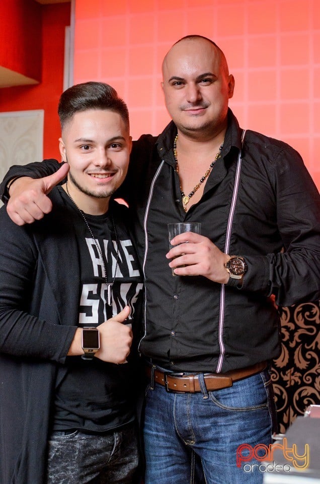 Muzică live la Club Life,
