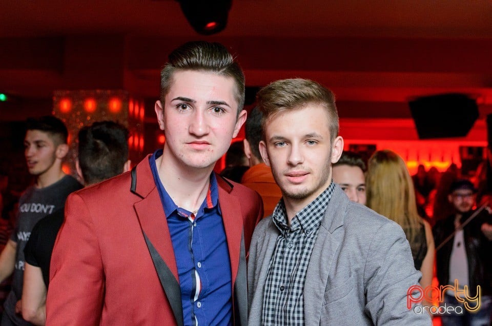 Muzică live la Club Life,