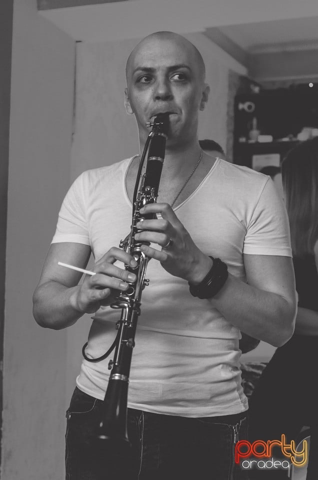 Muzică live la Club Life,