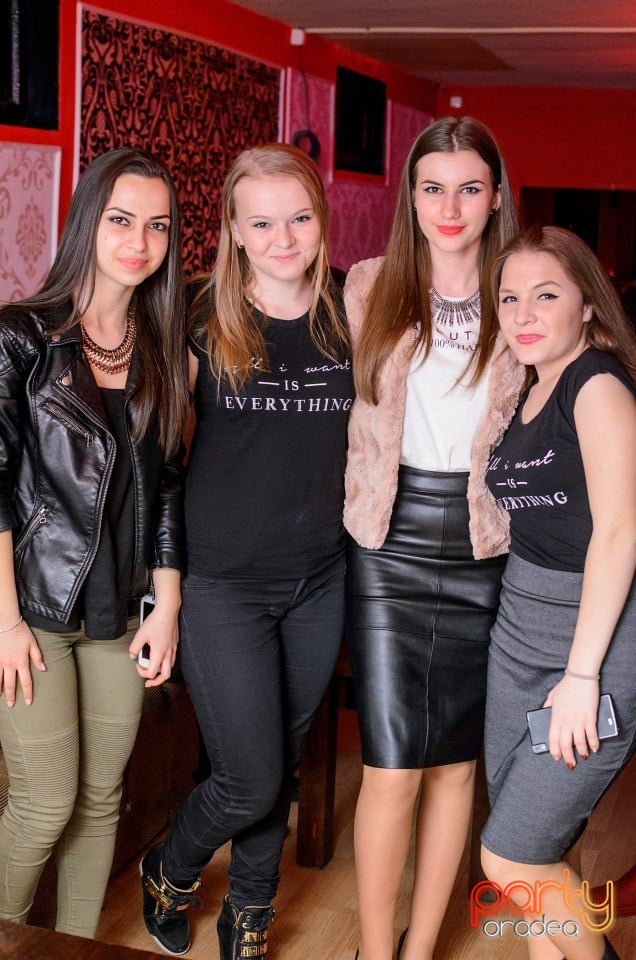 Muzică live la Club Life,