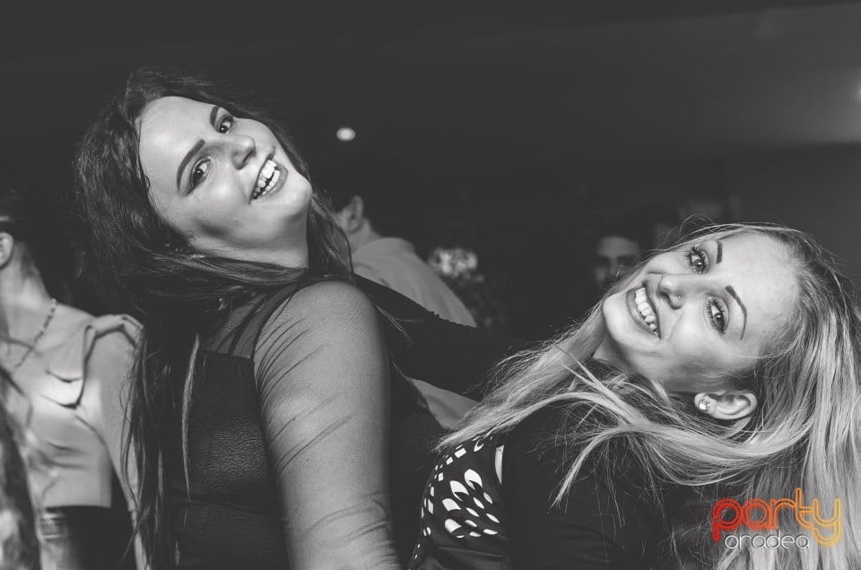 Muzică live la Club Life,