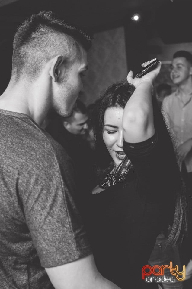 Muzică live la Club Life,