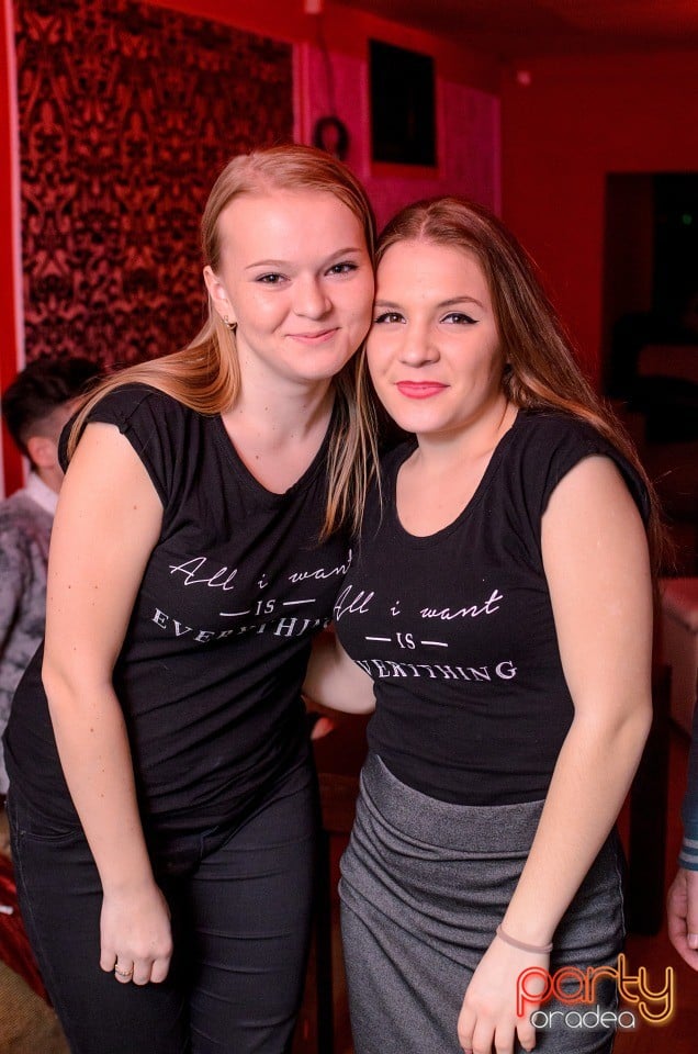 Muzică live la Club Life,