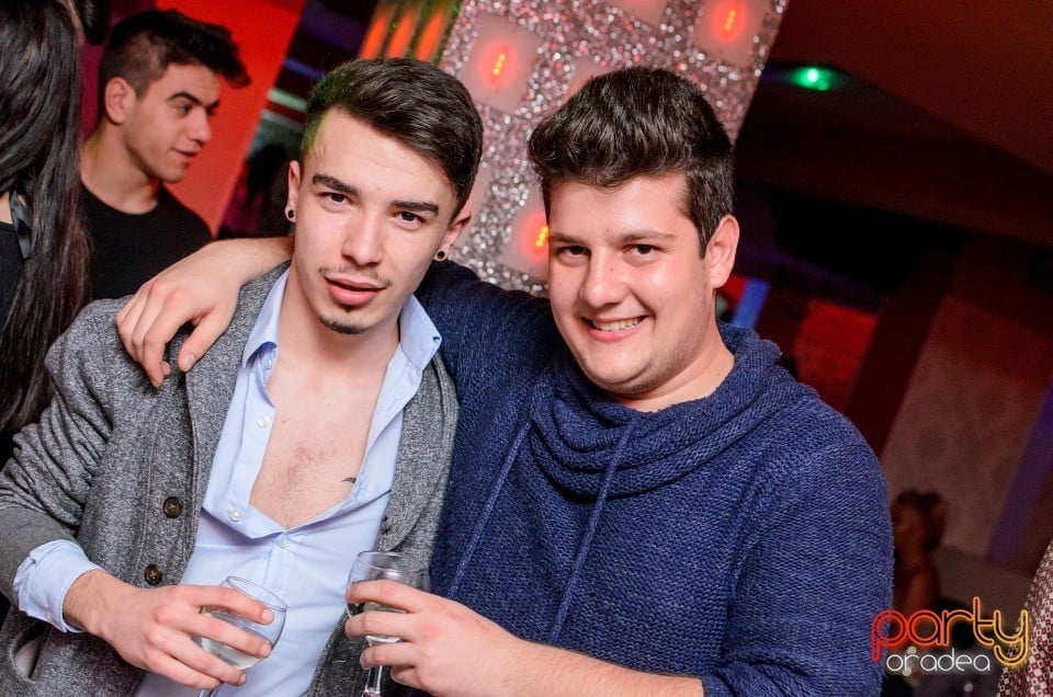 Muzică live la Club Life,