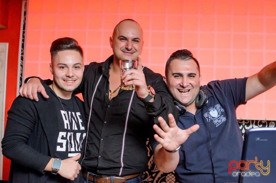 Muzică live la Club Life,