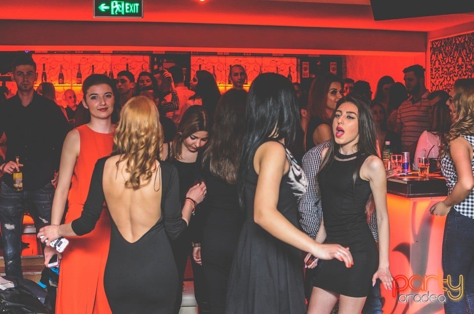 Muzică live la Club Life,