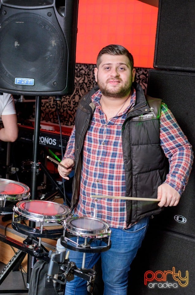 Muzică live la Club Life,