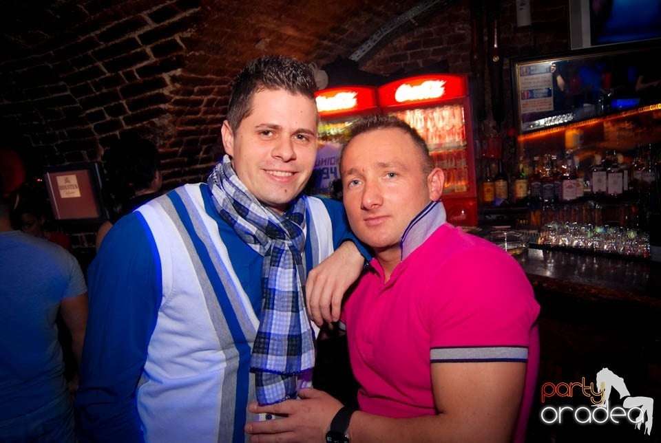 Muzică şi dans în Club Escape, 