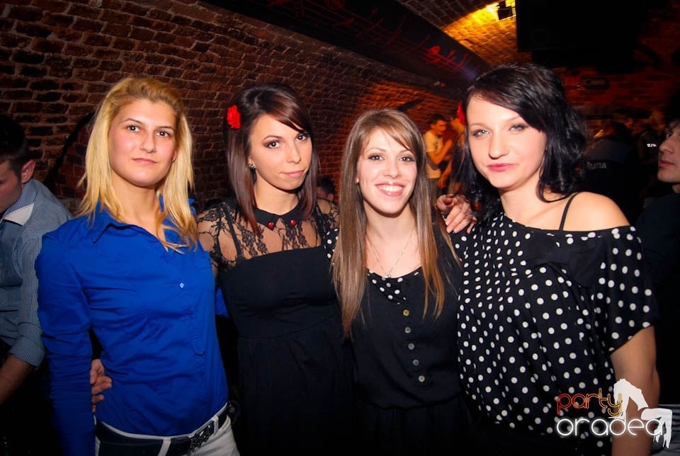 Muzică şi dans în Club Escape, 