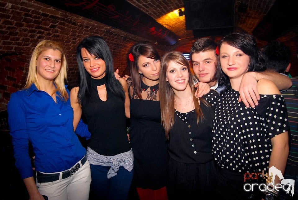 Muzică şi dans în Club Escape, 